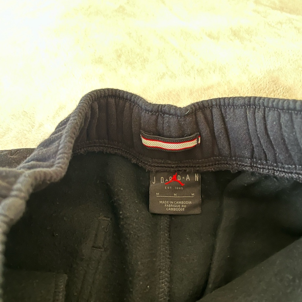 Nike Jordan Black Sweatpants Relaxed Fit - Picture 3 of 7